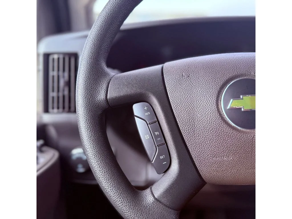 Used 2025 Summit White Chevrolet LT image 14