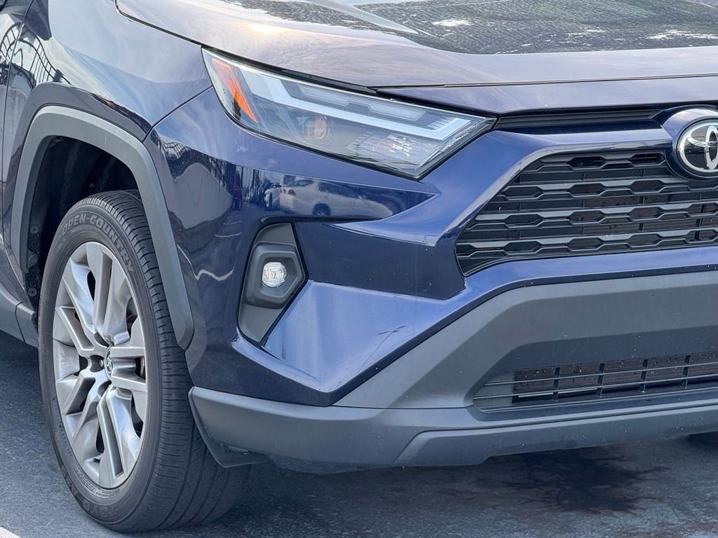 Used 2022  Toyota XLE Premium image 4