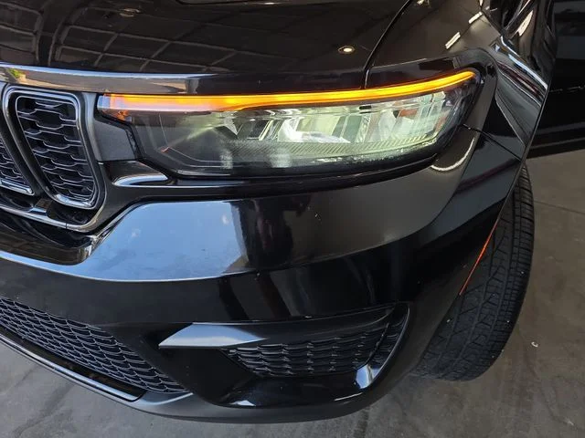 Used 2023 Diamond Black Jeep Altitude X image 29