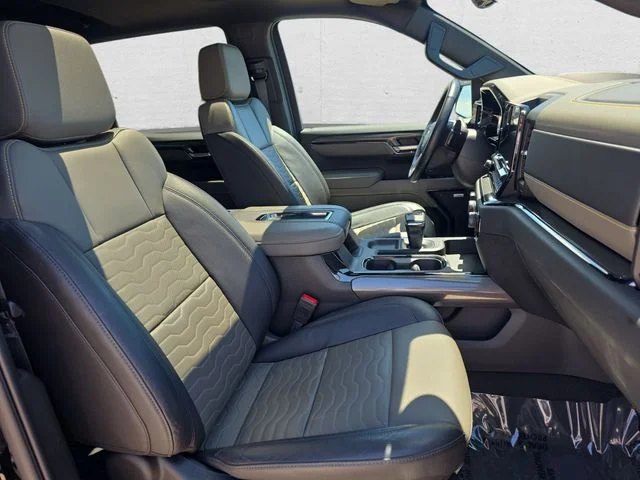 Used 2022 Black Chevrolet ZR2 image 10