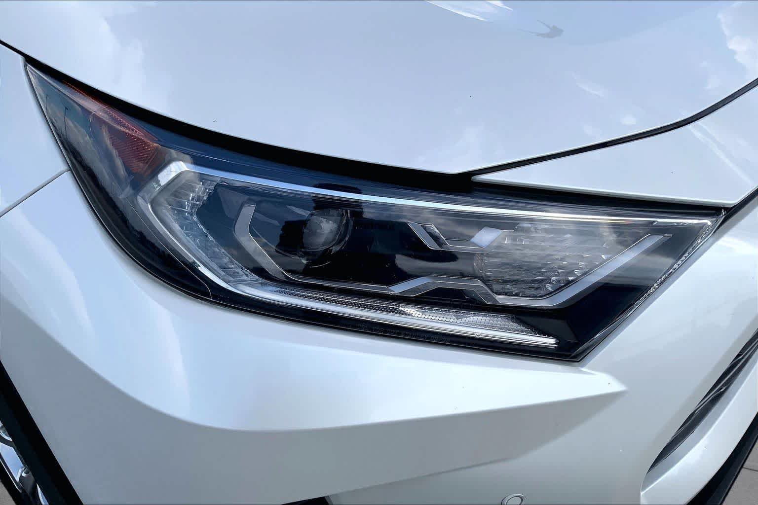 Used 2021 Blizzard Pearl Toyota Hybrid Limited image 27