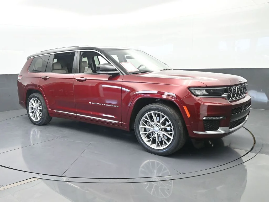 Used 2023 Velvet Red Pearlcoat Jeep Summit image 7