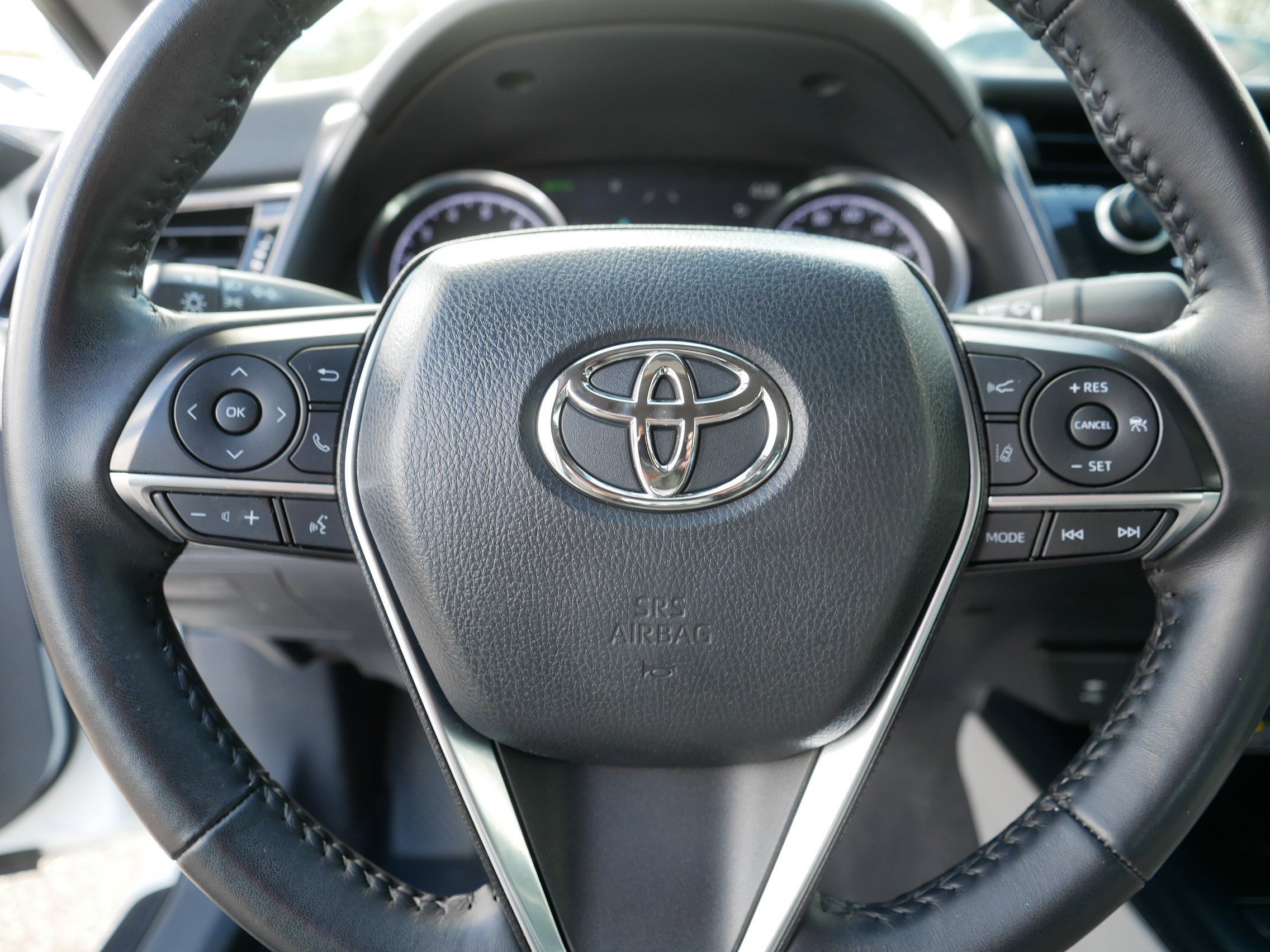 Used 2019 Wind Chill Pearl Toyota XLE image 25