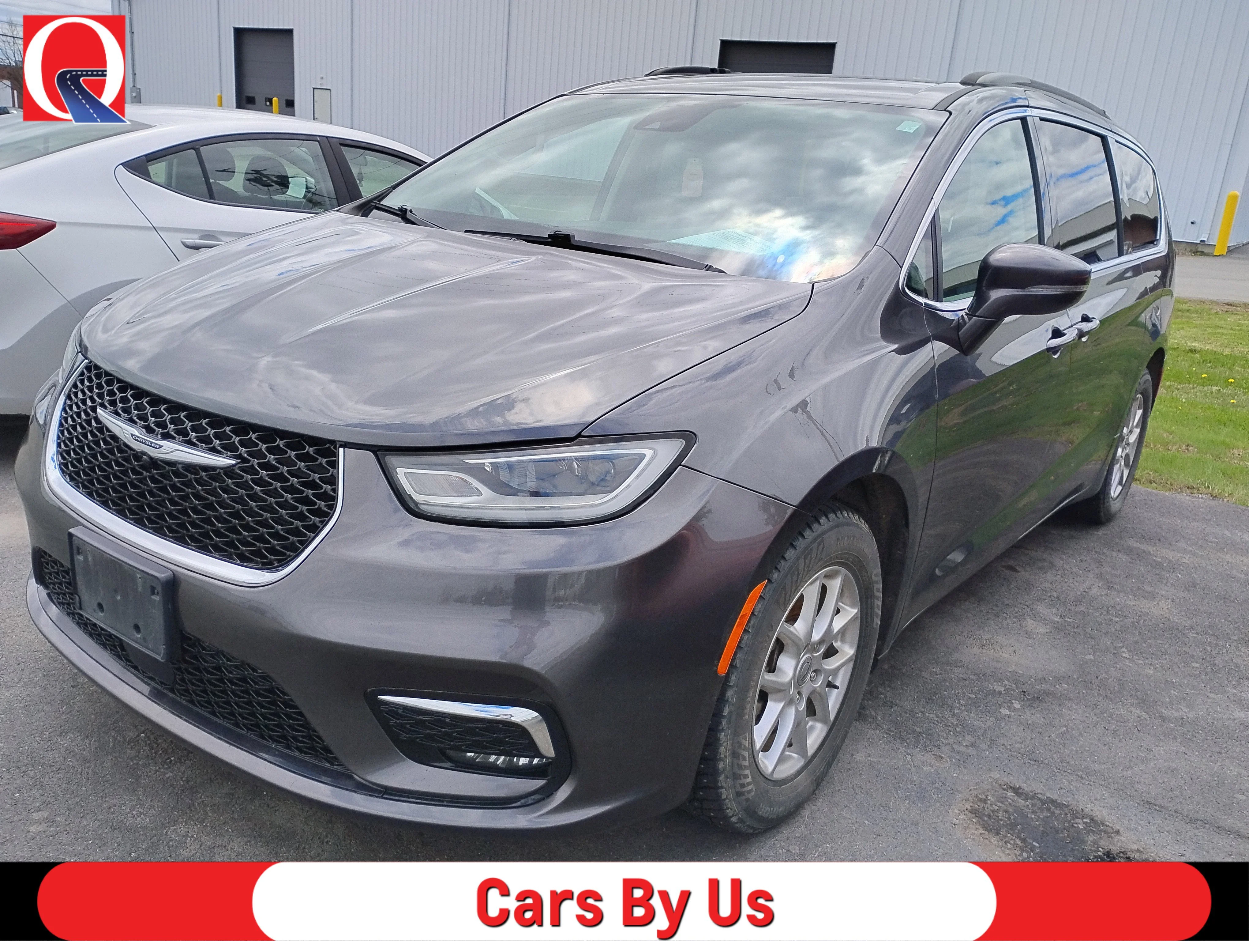 2022 Chrysler Pacifica Touring L's photo