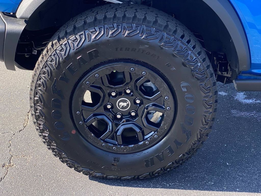New 2026 Velocity Blue Metallic Ford Badlands® image 7