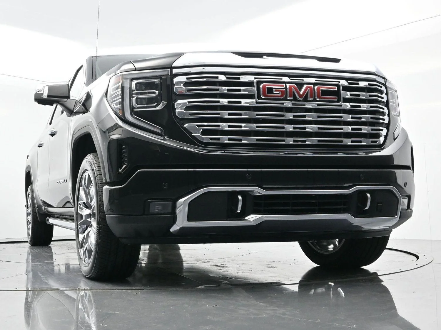 Used 2025 Onyx Black GMC Denali image 42