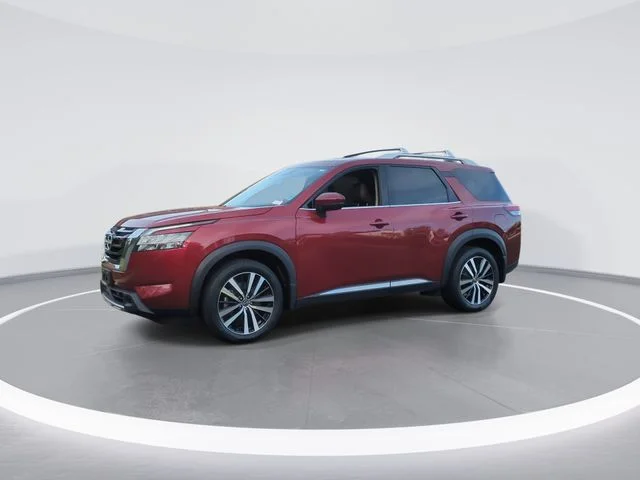 Used 2023 Red Nissan Platinum image 4