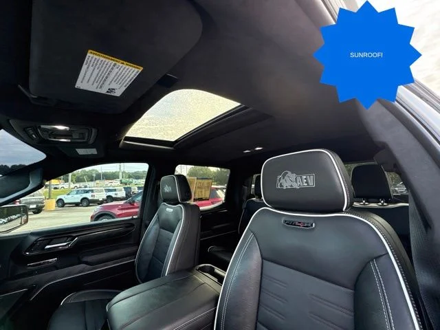 Used 2023 White GMC AT4X image 27