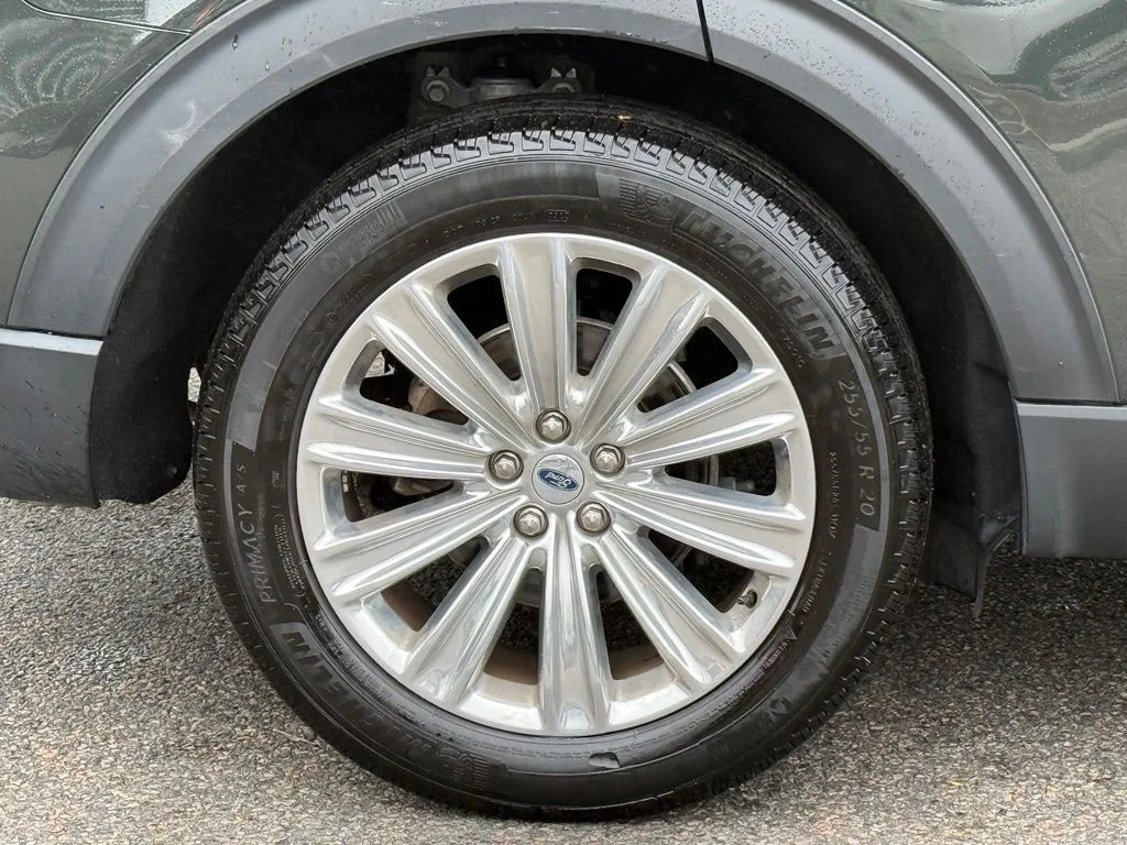 Used 2022 Green Ford Limited image 13