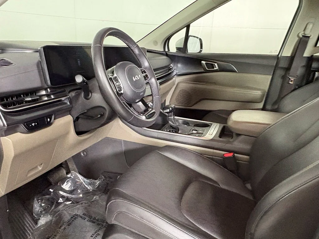 Used 2025 White Kia LXS image 21