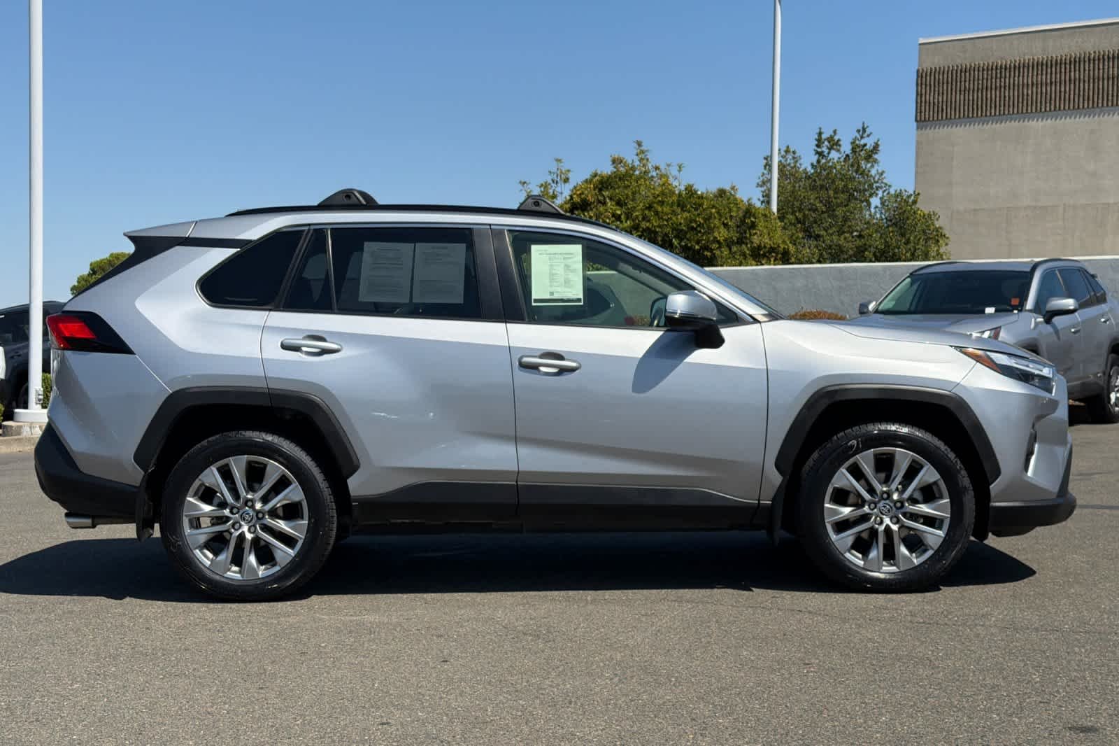 Used 2023 Silver Sky Metallic Toyota XLE Premium image 6