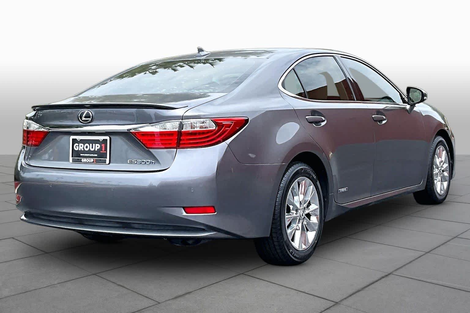 Used 2014 Nebula Gray Pearl Lexus Hybrid image 12