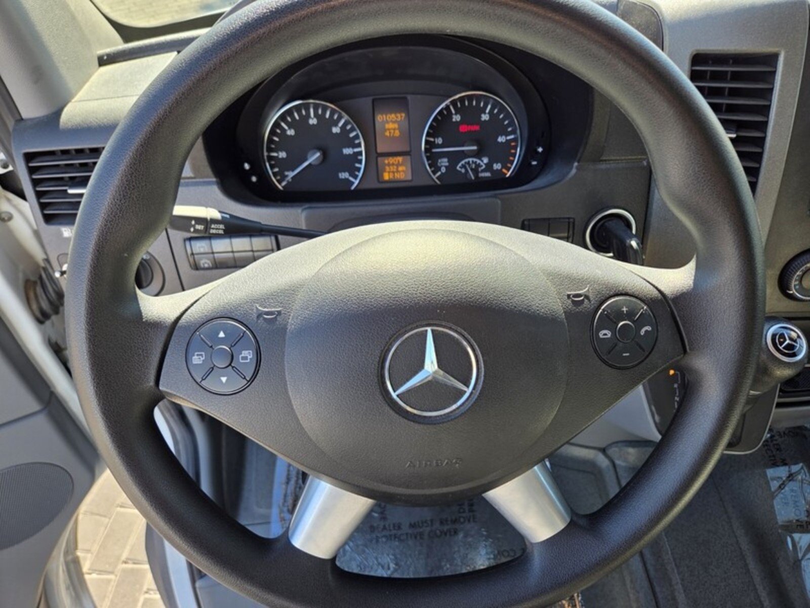 Used 2017 Arctic White Mercedes-Benz Worker image 27