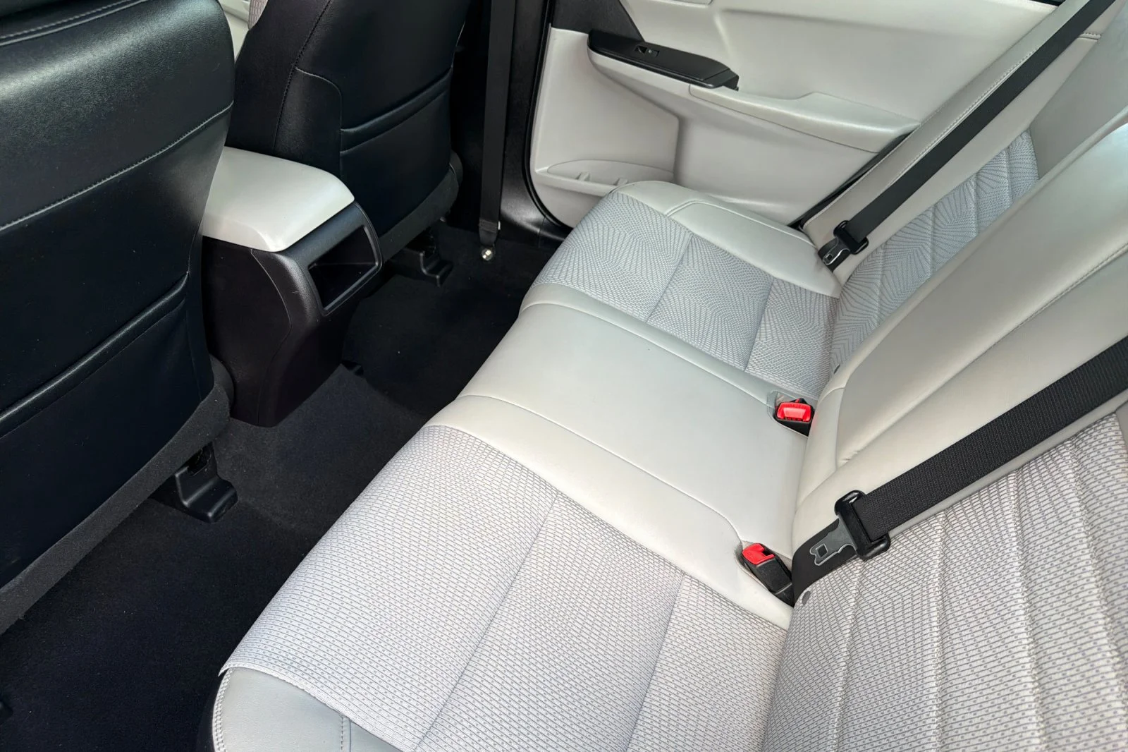 Used 2016 Gray Toyota SE image 16