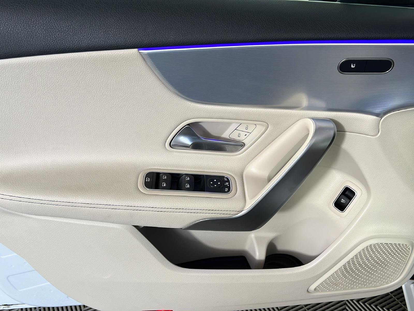 Used 2022 Digital White Metallic Mercedes-Benz A 220 image 4