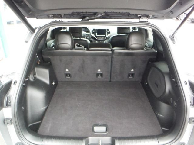Used 2020 Silver Jeep Limited image 39