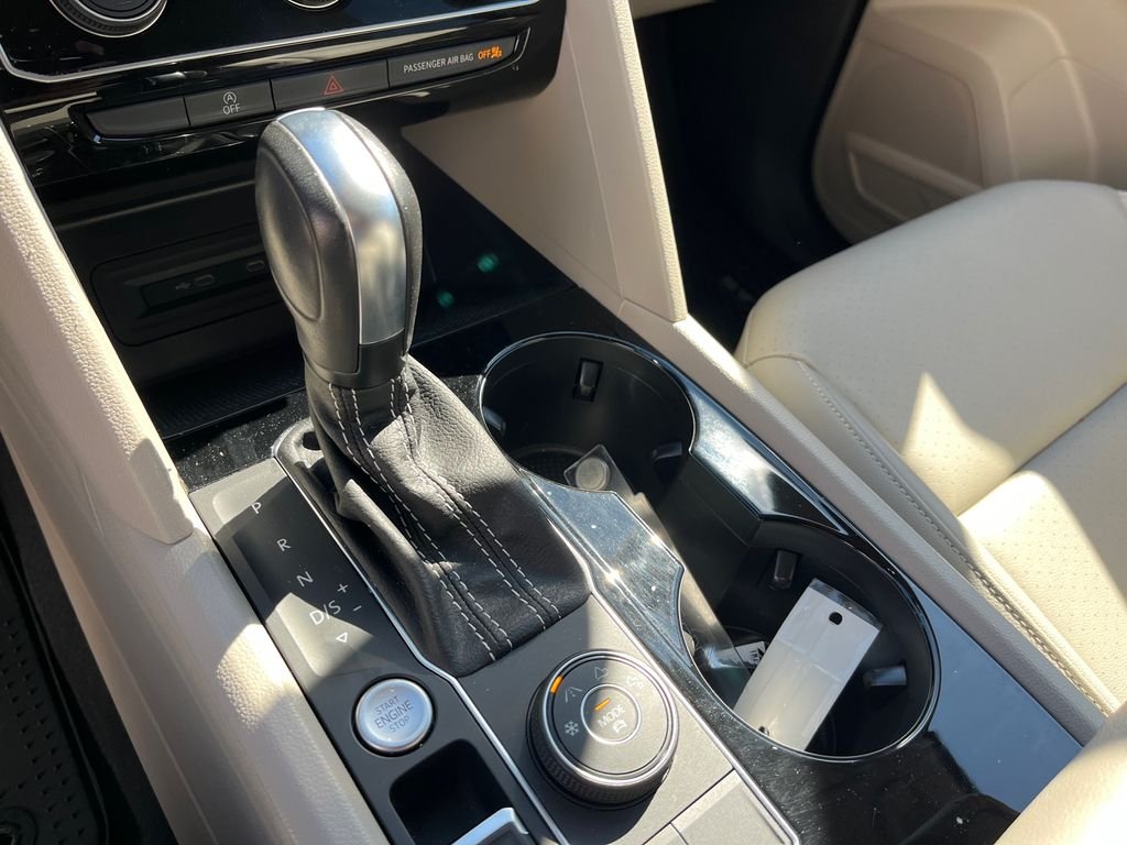 2022 Volkswagen Atlas SE w/Tech - Photo 18