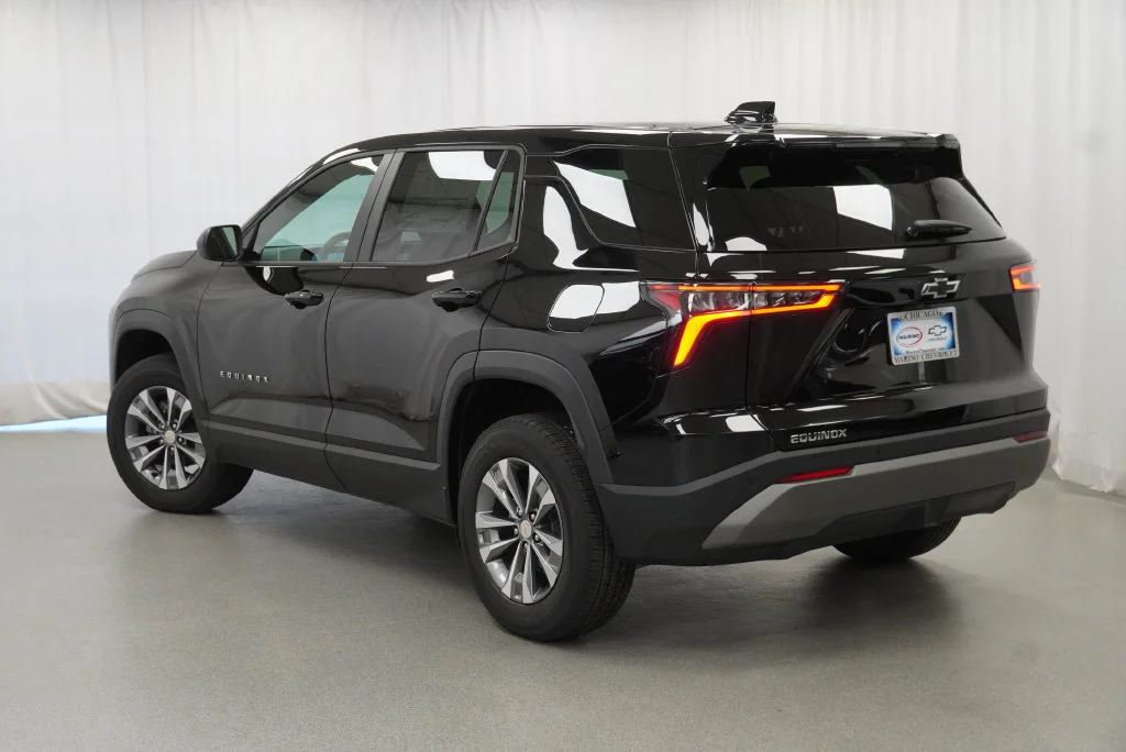 New 2027 Mosaic Black Metallic Chevrolet LT image 18