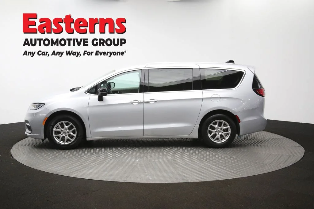Used 2024 Silver Chrysler Touring L image 122