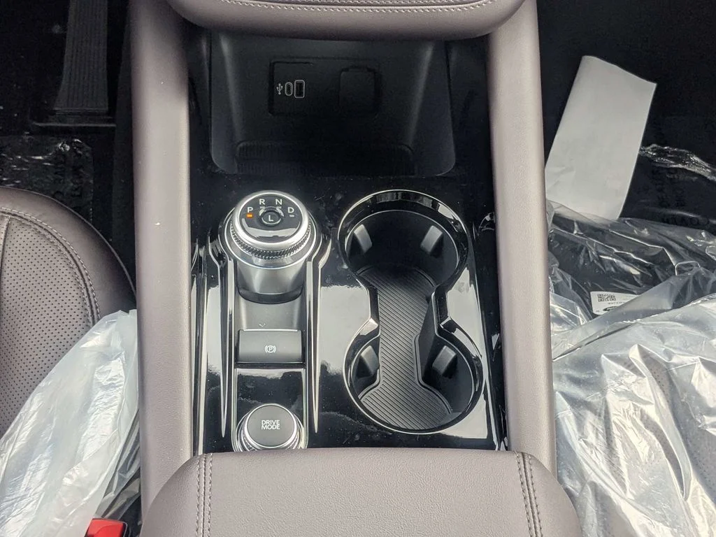 New 2026 Star White Metallic Tri-Coat Ford Platinum™ image 20