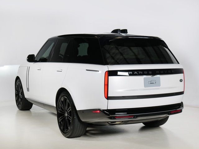 Certified Used 2023 Ostuni White Pearl Land Rover SE image 32