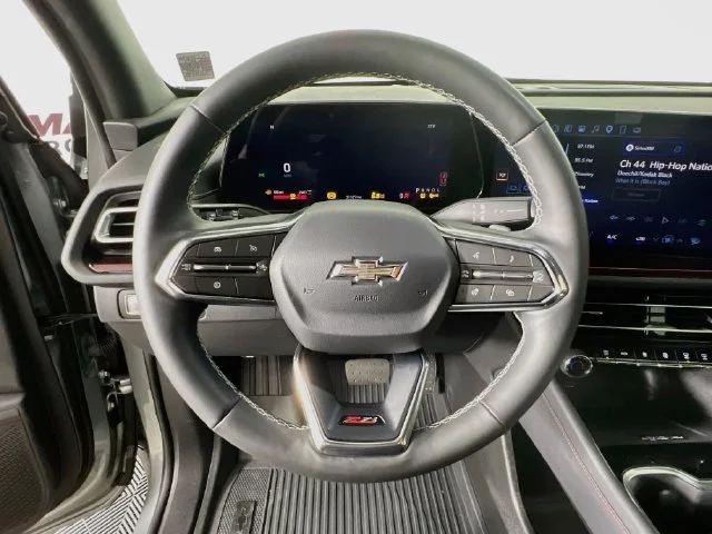 Used 2025 Gray Chevrolet Z71 image 12