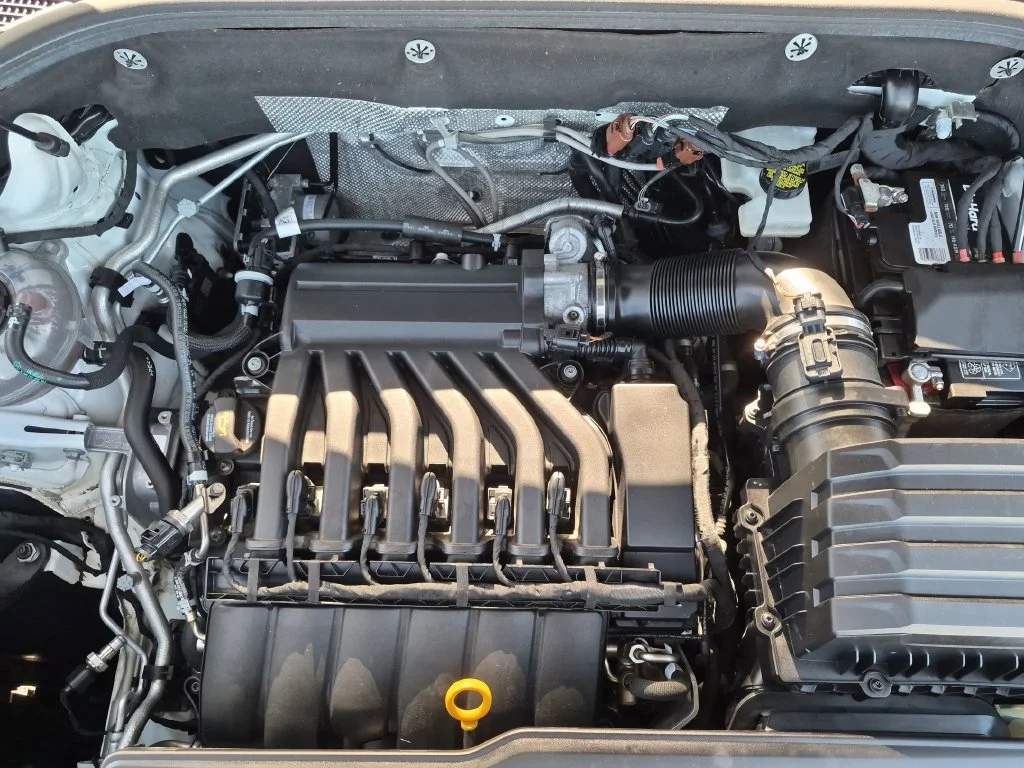 Used 2023  Volkswagen 3.6L V6 SEL Premium R-Line image 13