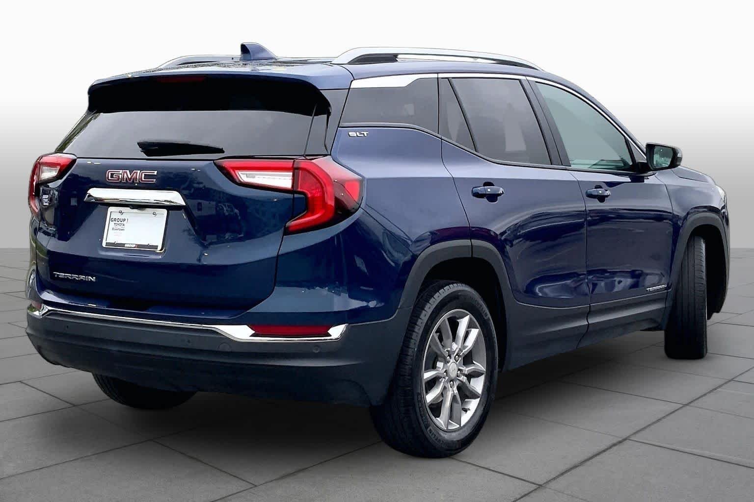 Used 2022 Marine Metallic GMC SLT image 12