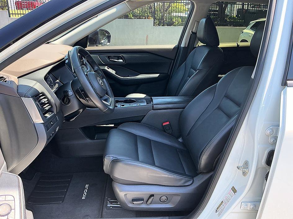 Certified Used 2023 Gun Metallic Nissan SV image 14
