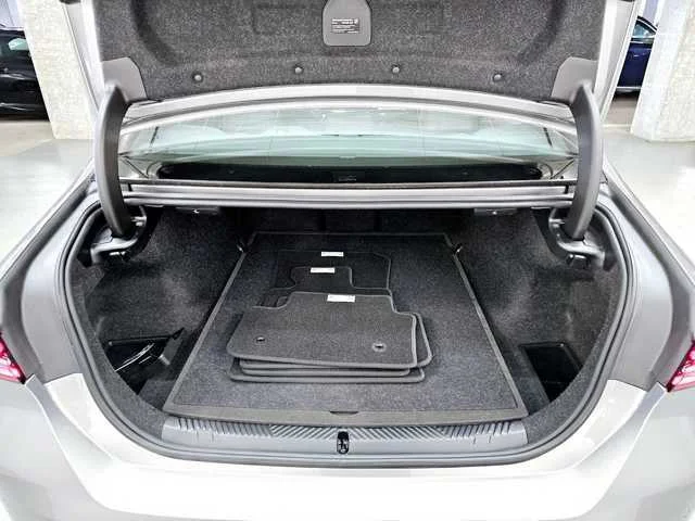Certified Used 2025 Oxide Grey Met BMW xDrive image 28