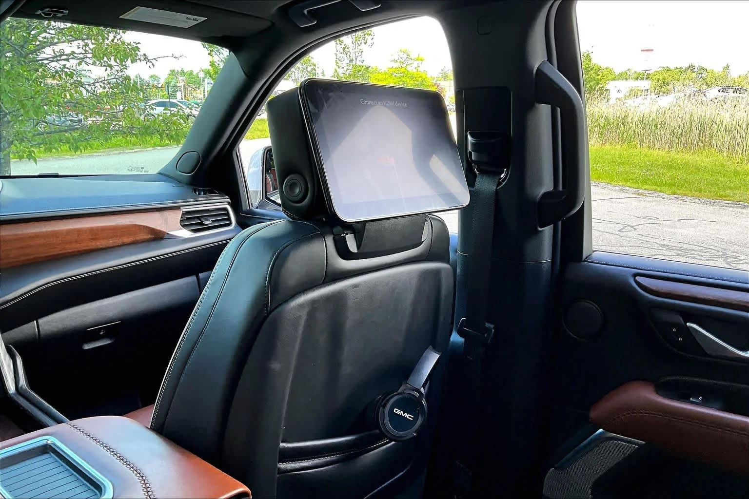 Used 2023 White Frost Tricoat GMC Denali Ultimate image 34