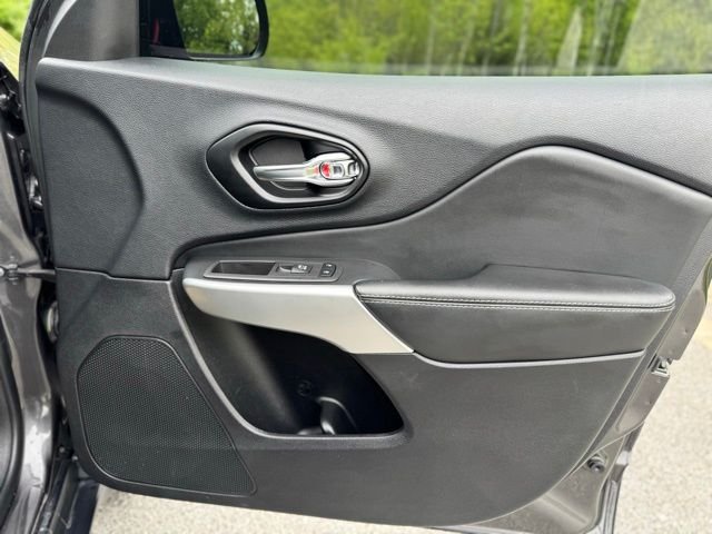 Used 2022 Crystal Metallic Jeep X image 18