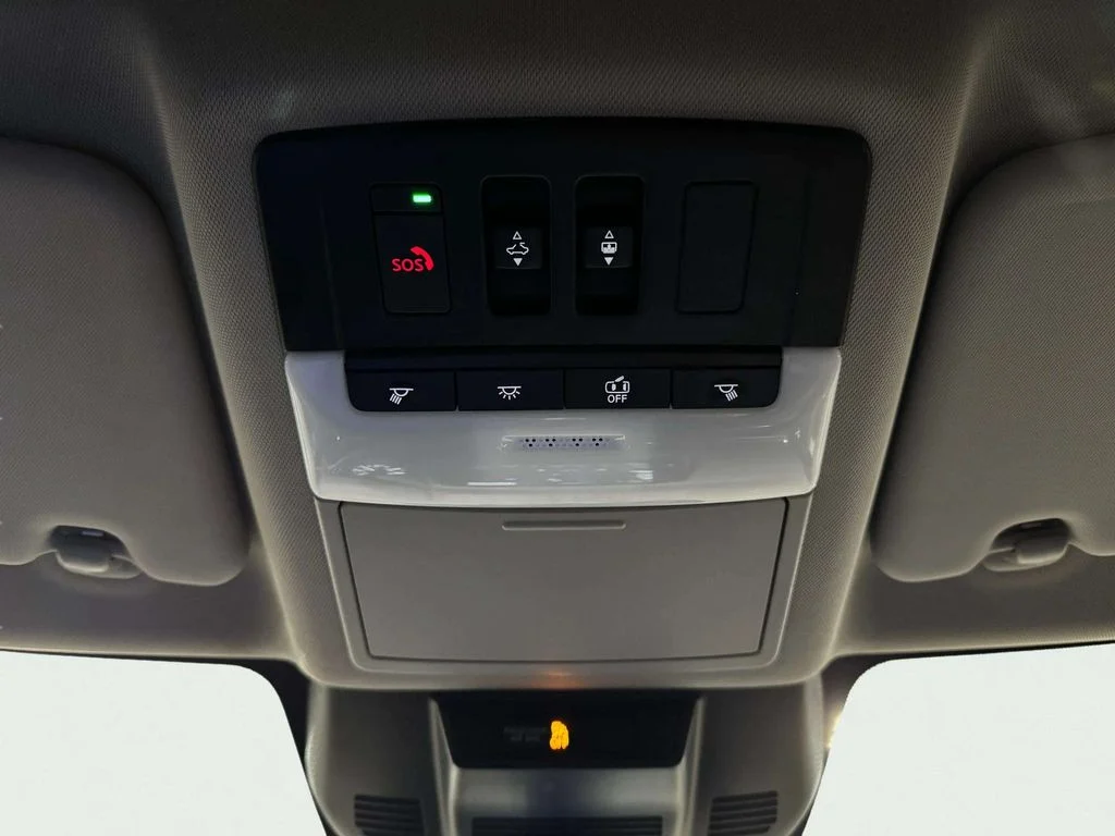 Certified Used 2023 Pearl White Tricoat/Super Black Nissan SL image 26