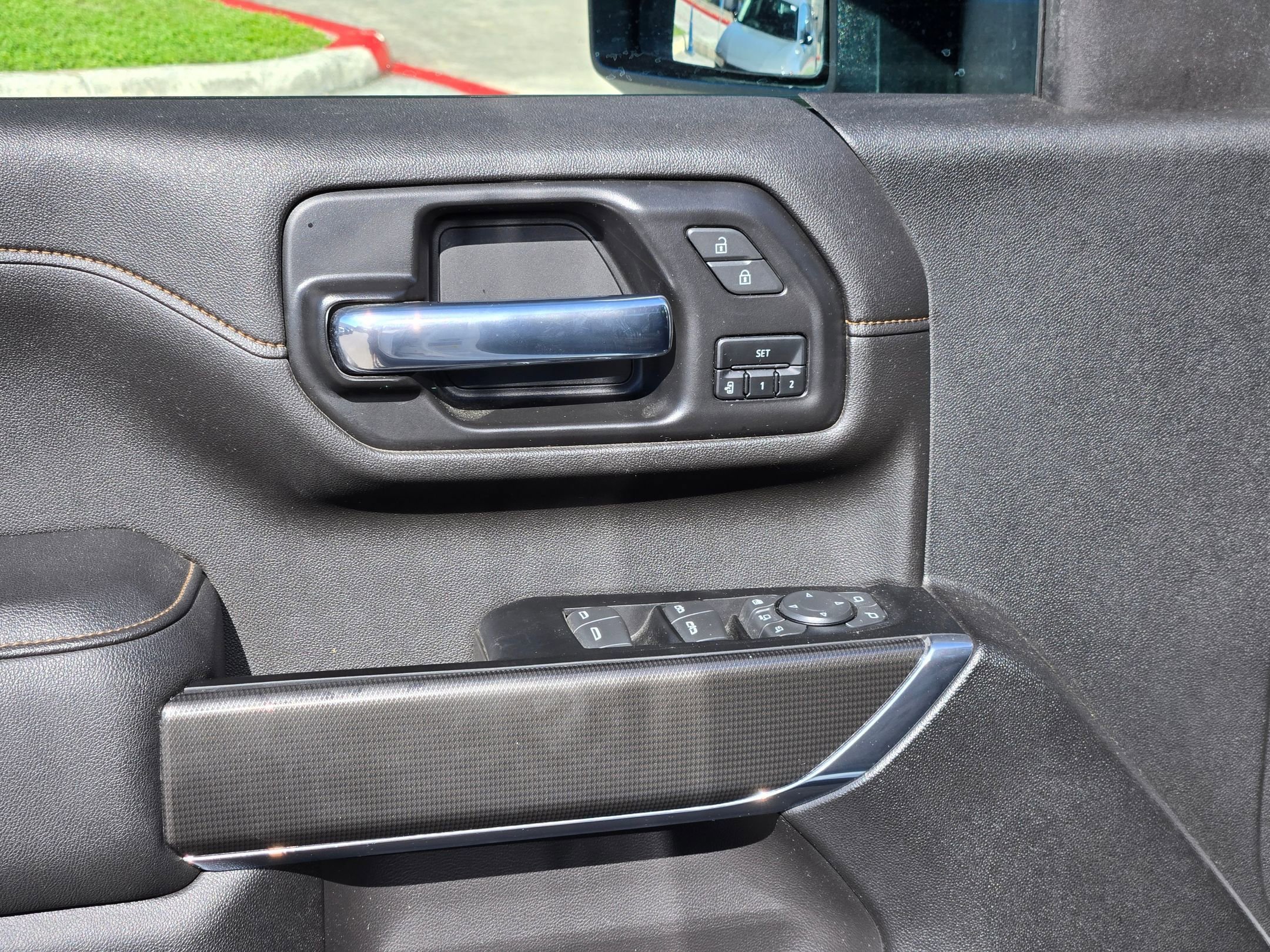 Used 2022 Summit White GMC AT4 image 11