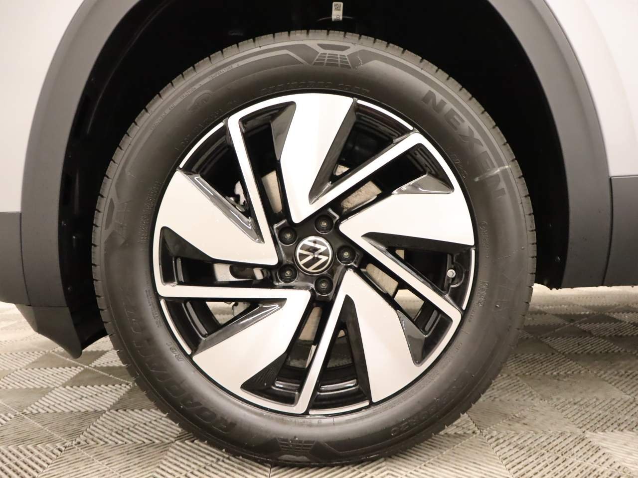 2026 Volkswagen Atlas SE w/Tech - Photo 6