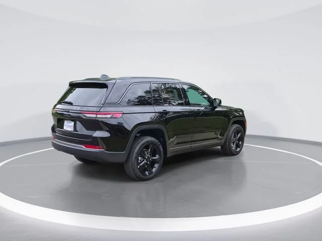 New 2026 Diamond Black Crystal Pearlcoat Jeep Limited image 8