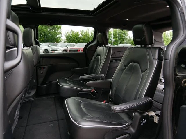Used 2025 Diamond Black Chrysler Limited image 11