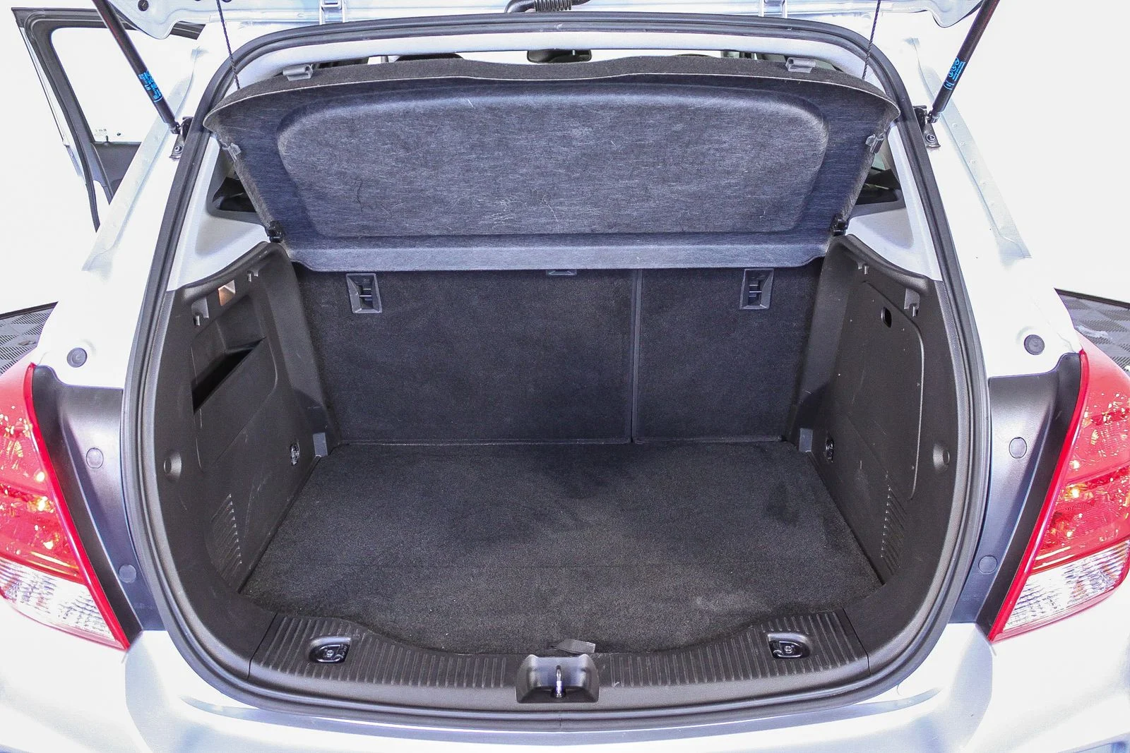 Used 2018 Silver Chevrolet LS image 25