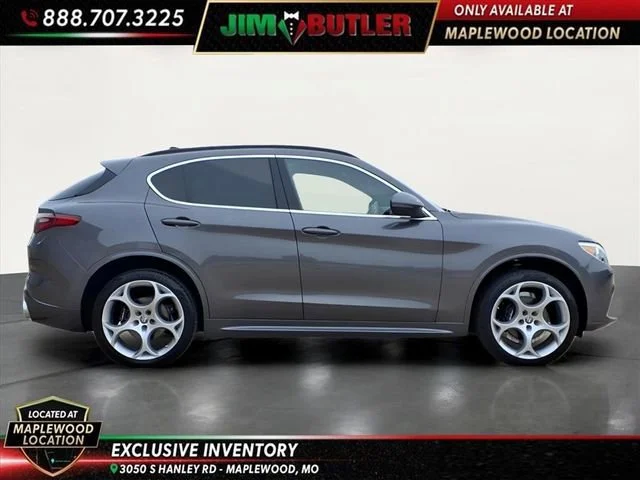 Used 2023  Alfa Romeo Lusso image 5