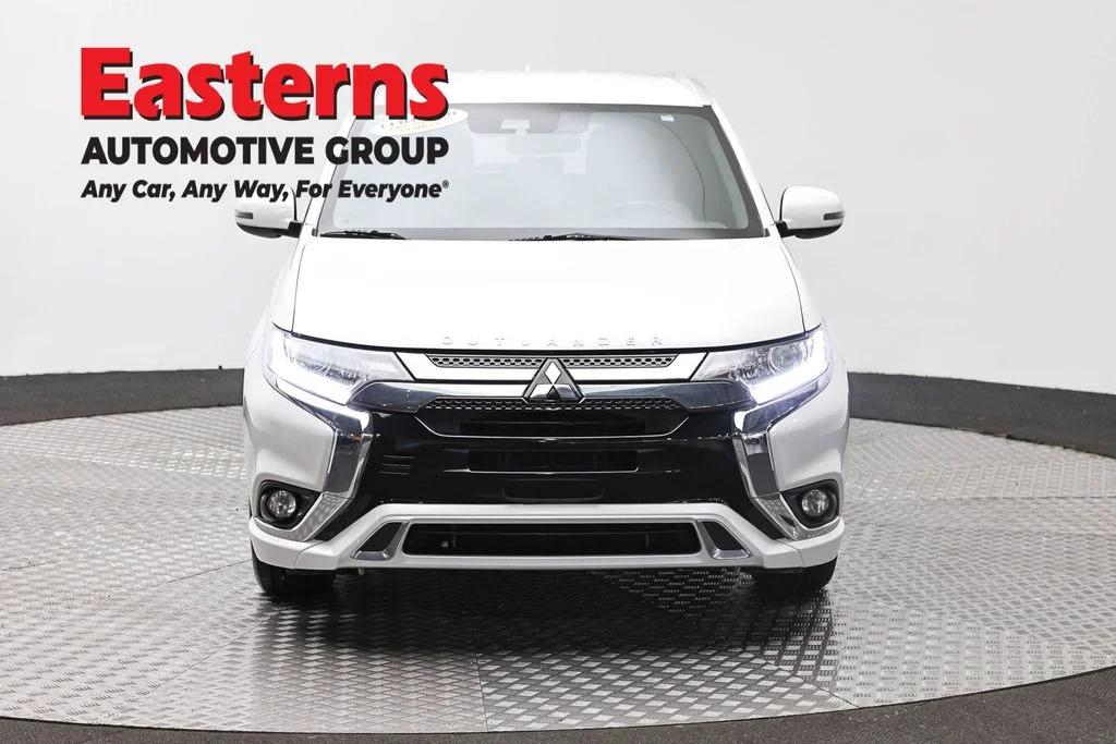 Used 2020 White Mitsubishi SEL image 2