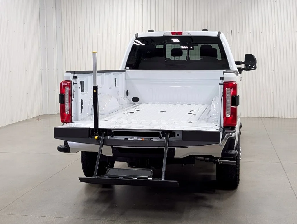 New 2027 Oxford White Ford F-350® Lariat® image 29