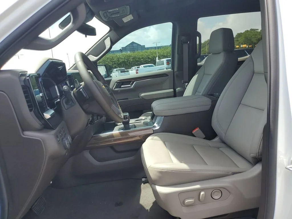 New 2026 Summit White Chevrolet LT image 25
