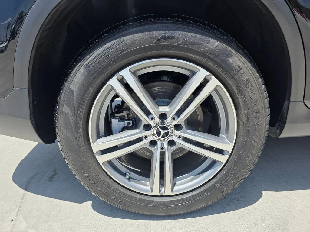 Used 2021 Black Mercedes-Benz GLC 300 image 9