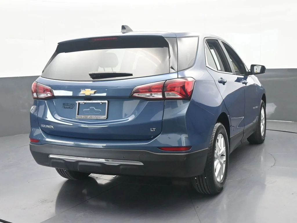 Used 2024 Lakeshore Blue Metallic Chevrolet LT image 4