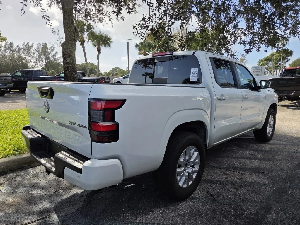 Used 2024 Glacier White Nissan SV image 5
