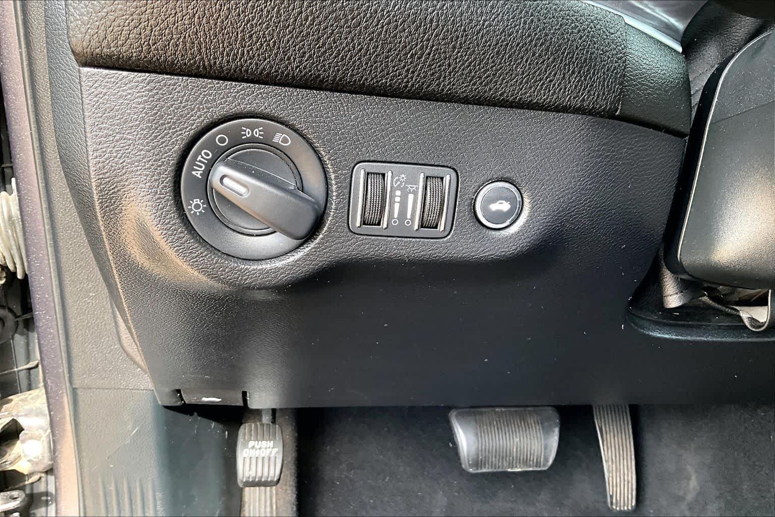 Used 2019 Granite Pearlcoat Dodge SXT image 16