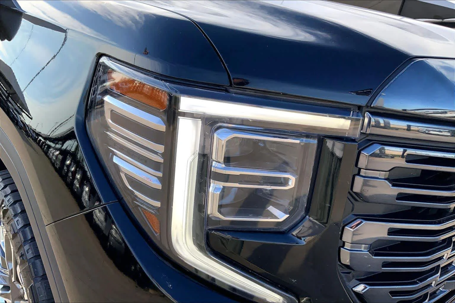 Used 2023 Onyx Black GMC Denali Ultimate image 27