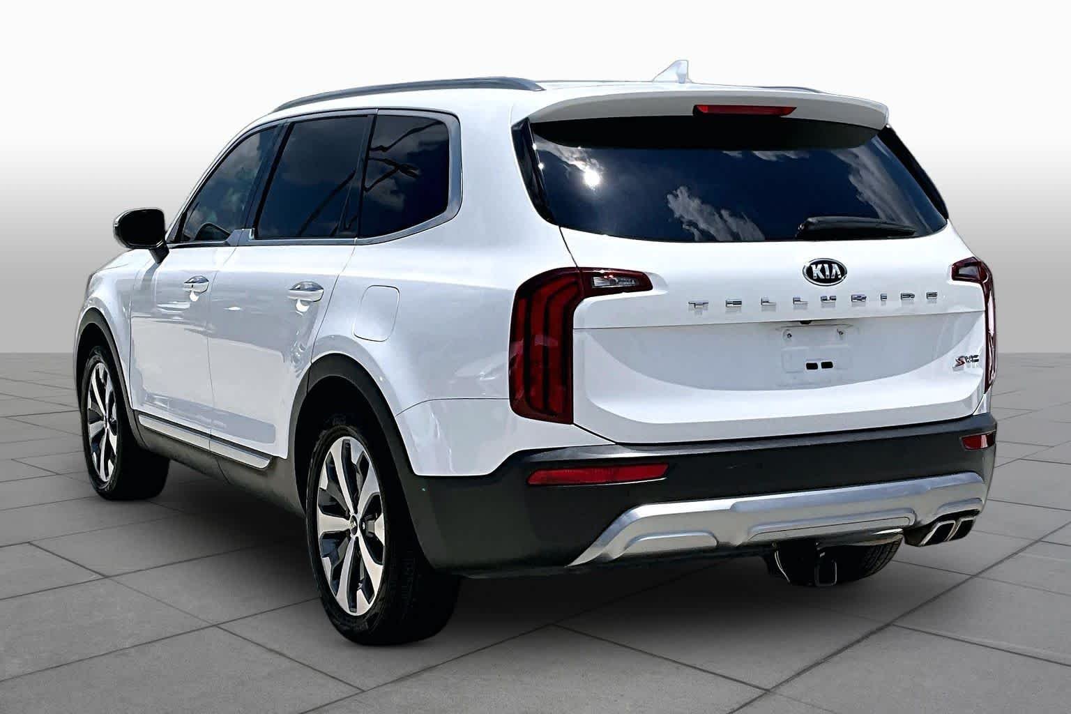 Used 2020 Snow White Pearl Kia S image 11