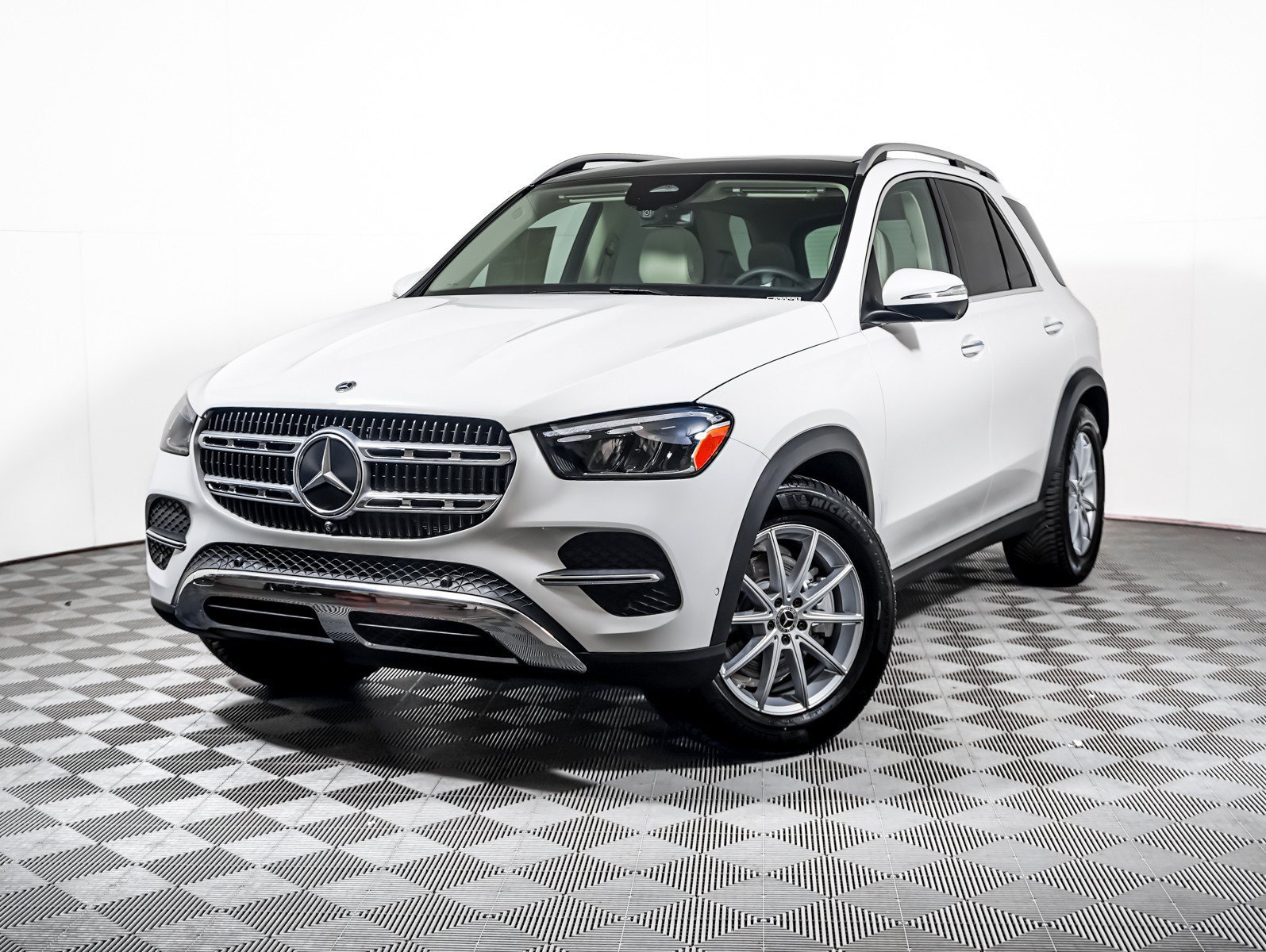 New 2026 Polar White Mercedes-Benz GLE 350 image 1