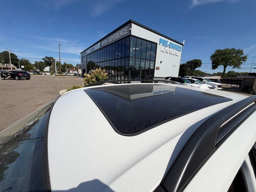 Used 2011 White BMW xDrive35i image 29